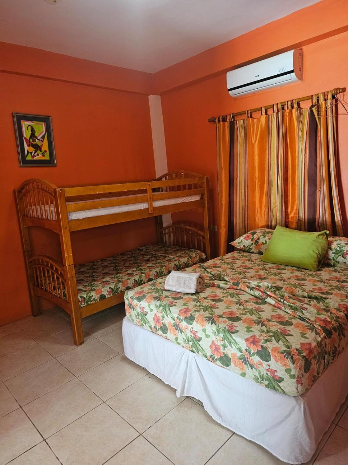 Fish Tobago Guesthouse Or Joy And Brandon Guesthouse Buccoo Pokój zdjęcie
