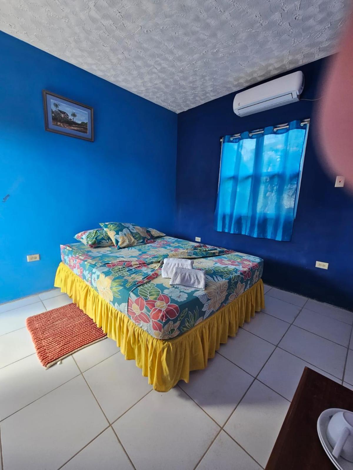 Fish Tobago Guesthouse Or Joy And Brandon Guesthouse Buccoo Pokój zdjęcie