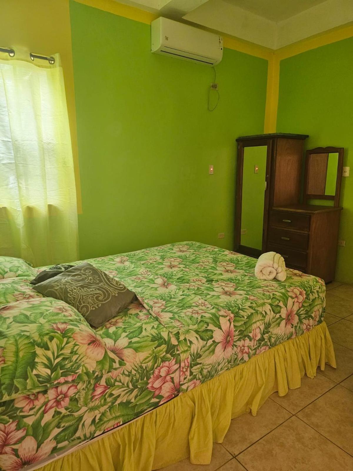 Fish Tobago Guesthouse Or Joy And Brandon Guesthouse Buccoo Pokój zdjęcie